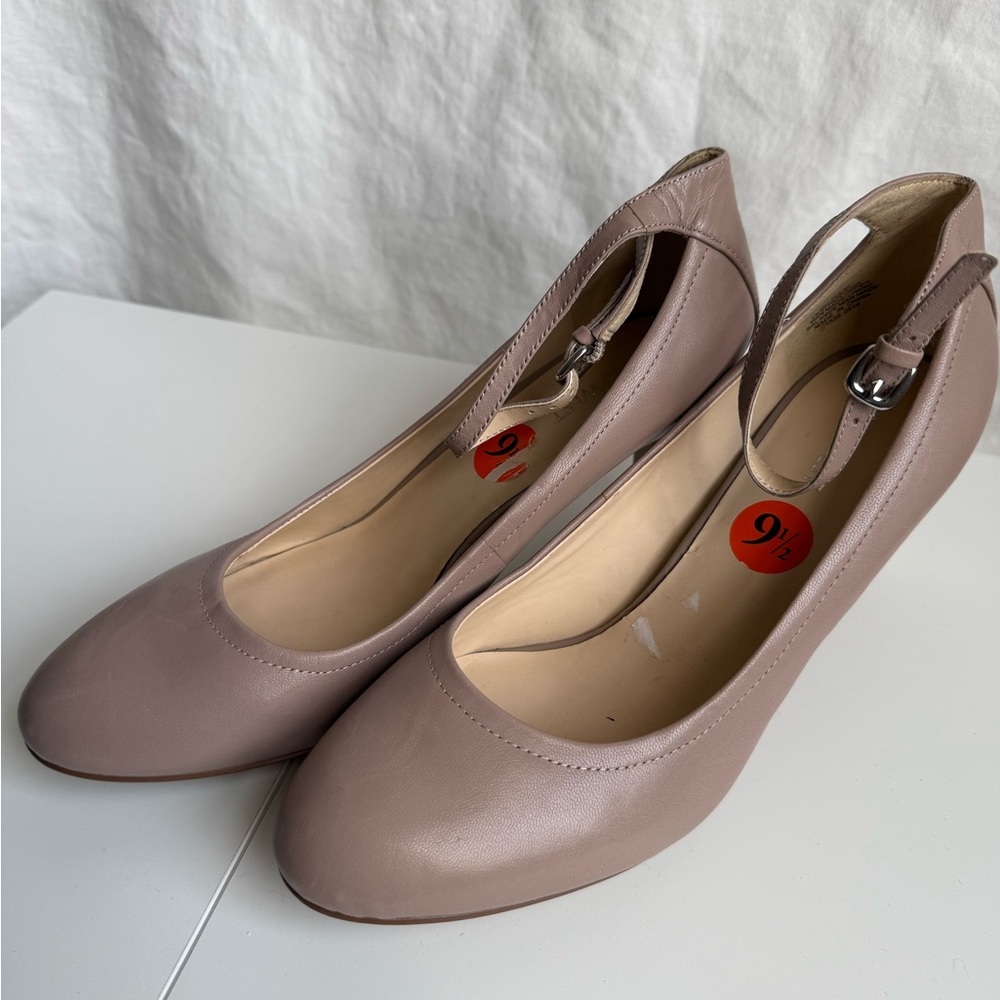 Nine West Mary Jane Pumps • Taupe Leather • Size 9.5M • New Without Box